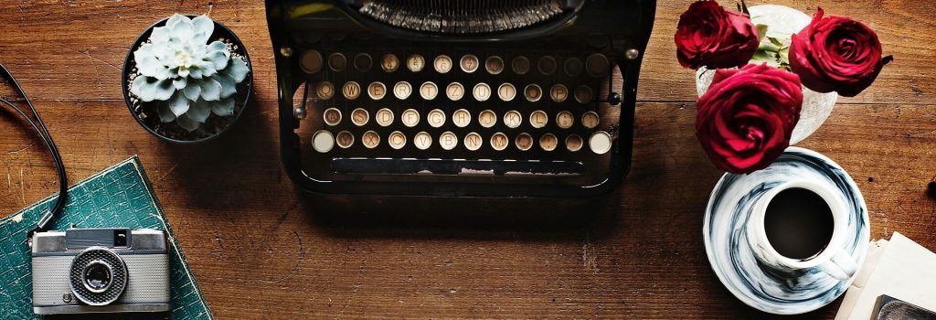 Schreibtisch alte Schreibmaschine, meine Coaching Expertise, kreativ und echt